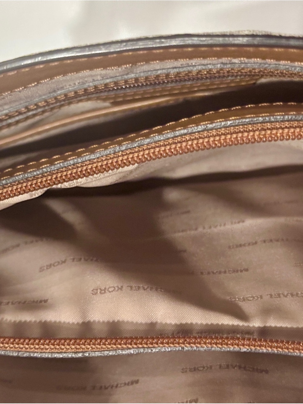 Michael Kors Voyager Large Signature Tote /laptop Bag - Picture 10 of 16